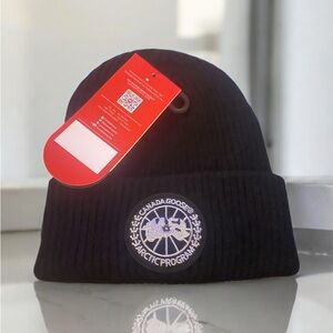 Canada Goose Arctic Disc Toque – Black Ribbed Merino Wool Beanie